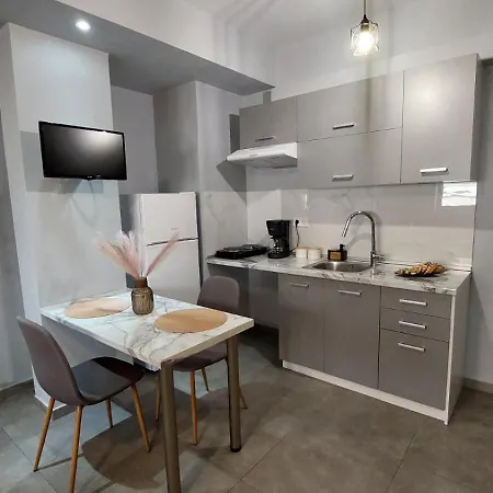 Thanias's 1 Apartment Tríkala