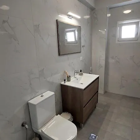 Thanias's 1 Apartment *