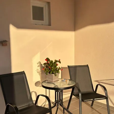 Thanias's 1 * Tríkala